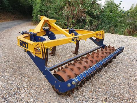 9 SPIKES, WIDTH 2. . Used subsoiler for sale